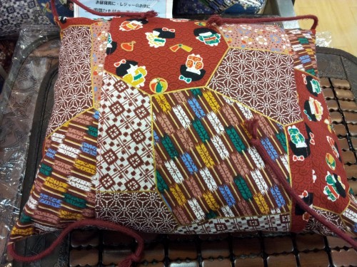 Small napping pillows小睡枕
Red colour 紅色
Adjustable height可調高低
Size(cm): 26 x 32